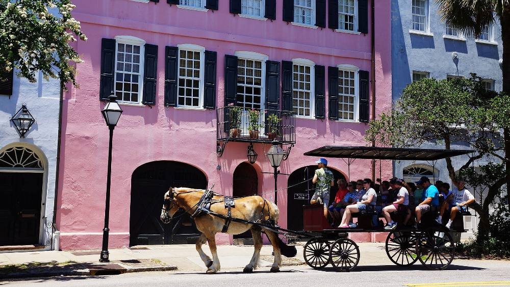 Nghệ thuật đường phố Charleston & tour đi bộ miễn phí theo phong cách khác biệt – tranh tường, khu sáng tạo & văn hóa hiện đại