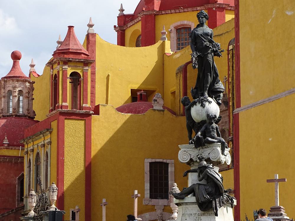 Tour a pie gratuito Descubre las joyas ocultas y la vida local de Guanajuato – Rincones secretos e historias de barrio