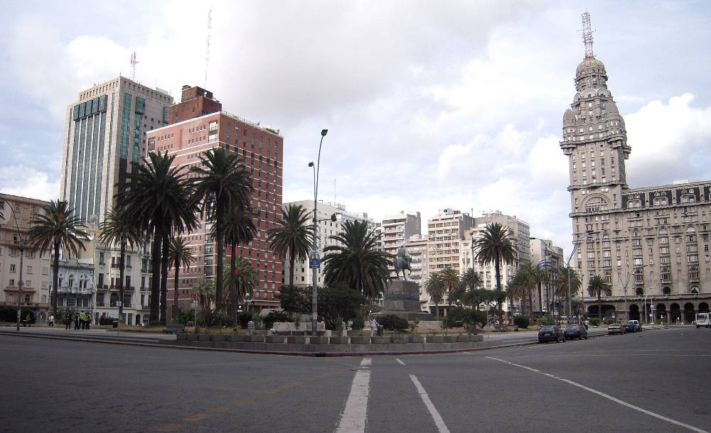 Free Evening Walking Tour of Montevideo Legends – Myths, Mysteries & Lamplit Alleys