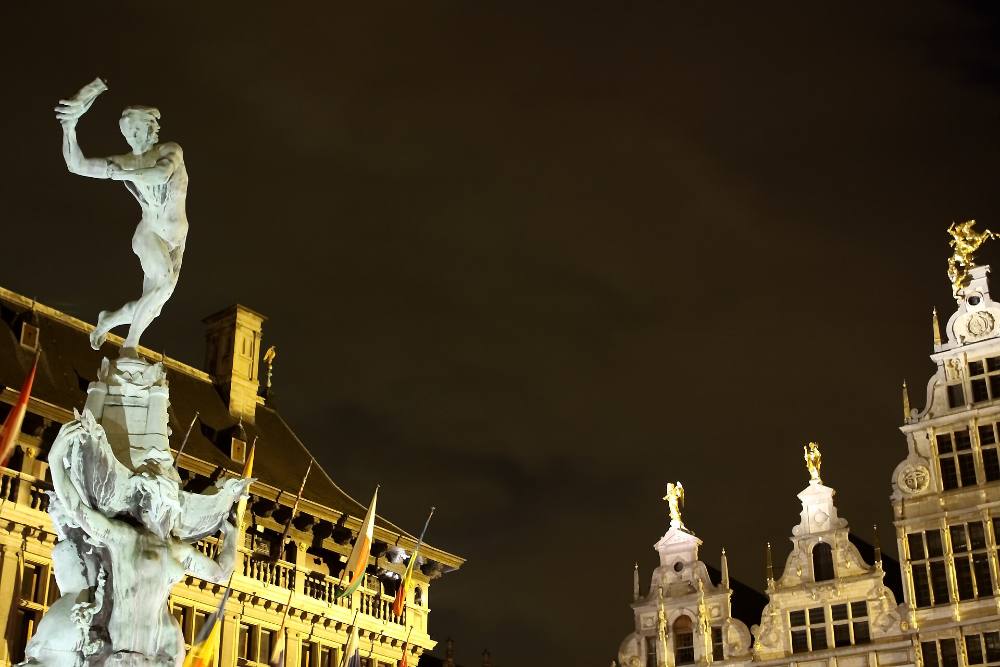 Tour a pie gratis de Arte Urbano y Experiencias Únicas en Amberes – Murales, Barrios Creativos y Cultura Moderna