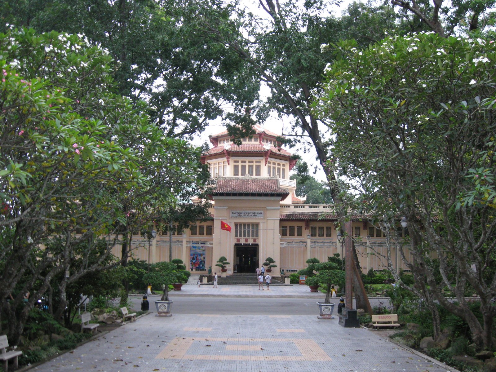 Tour gia đình khám phá Thảo Cầm Viên Sài Gòn & Bảo tàng