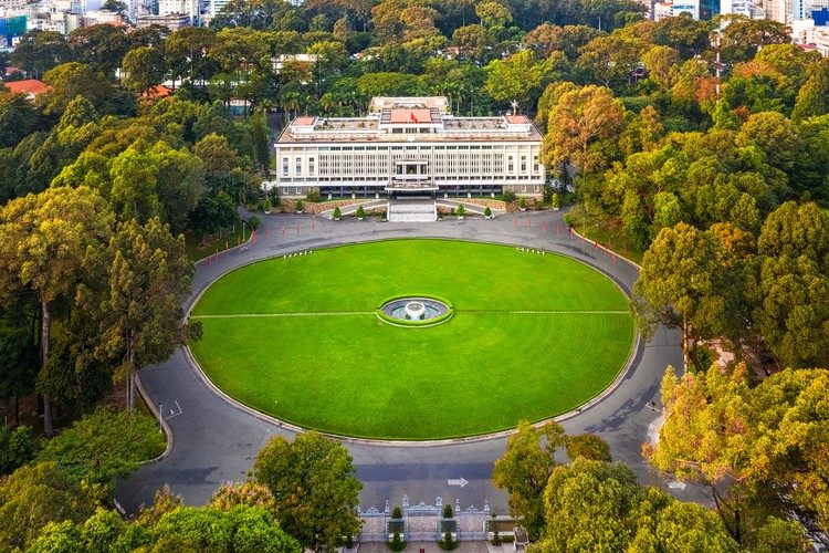 City Tour Sài Gòn 1 Ngày: Dinh Độc Lập – Nhà Thờ Đức Bà – Bến Cảng Nhà Rồng