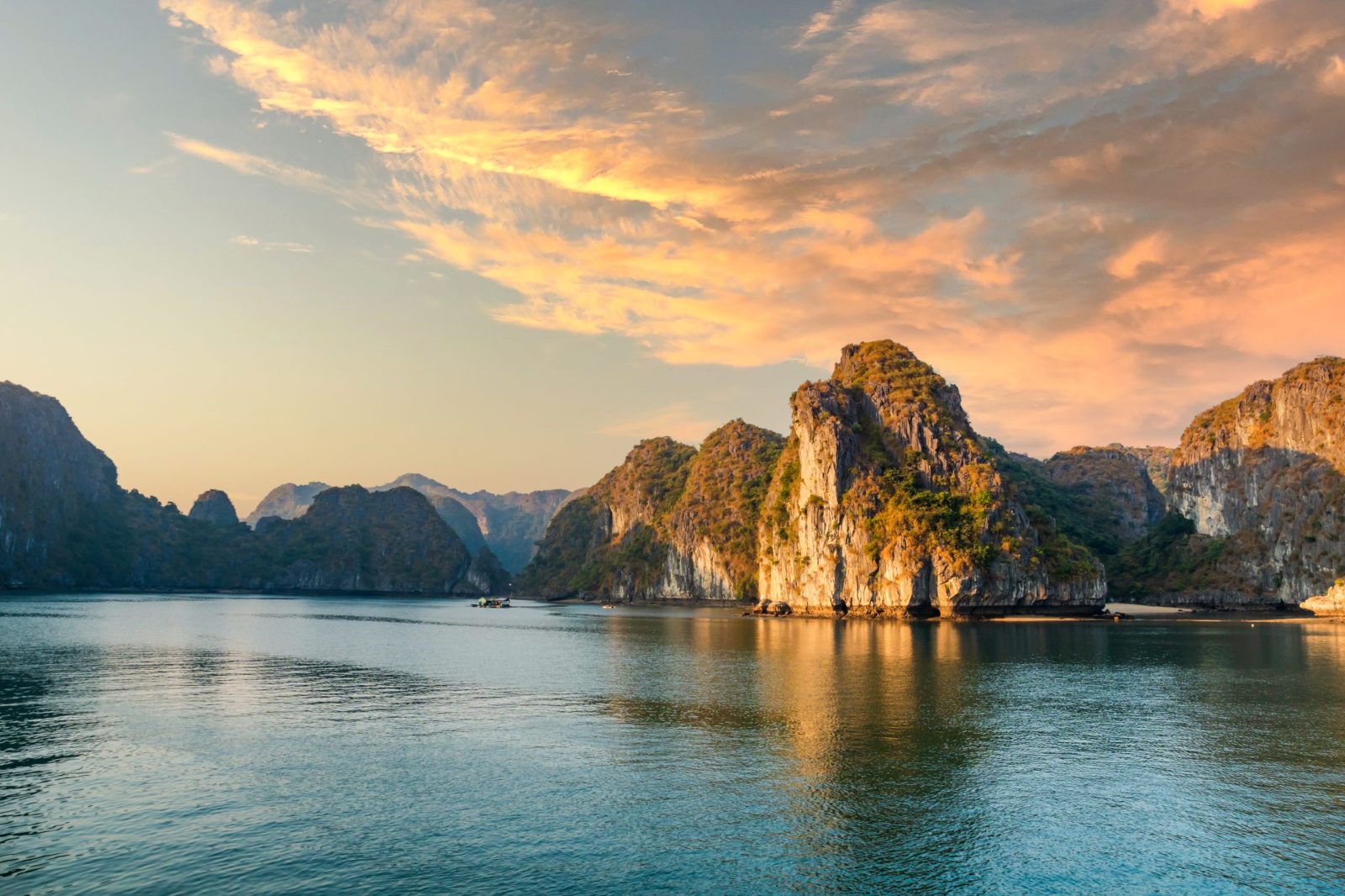 Tour Hanoi – Ninh Bình – Ha Long: Patrimonio Culturale & Meraviglia del Mondo