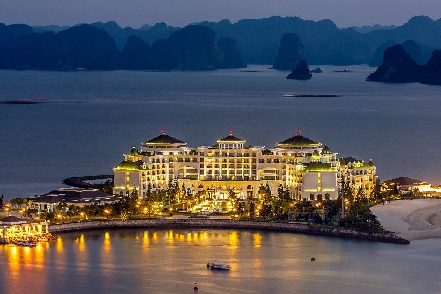 Quang Ninh Tour 3 Days 2 Nights: Mong Cai – Tra Co – Dongxing