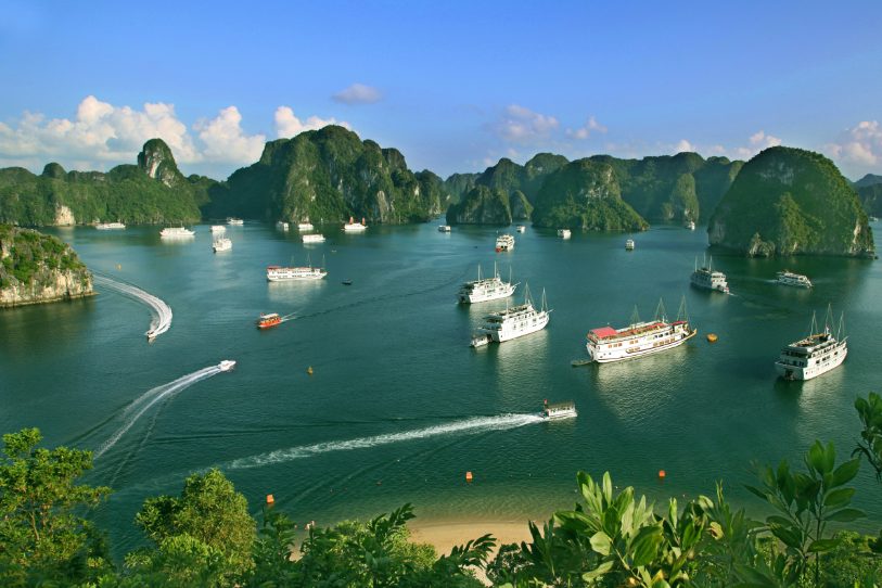 Quang Ninh Tour 2D1N: Bai Tu Long Bay – A Highlight in the Heart of Ha Long
