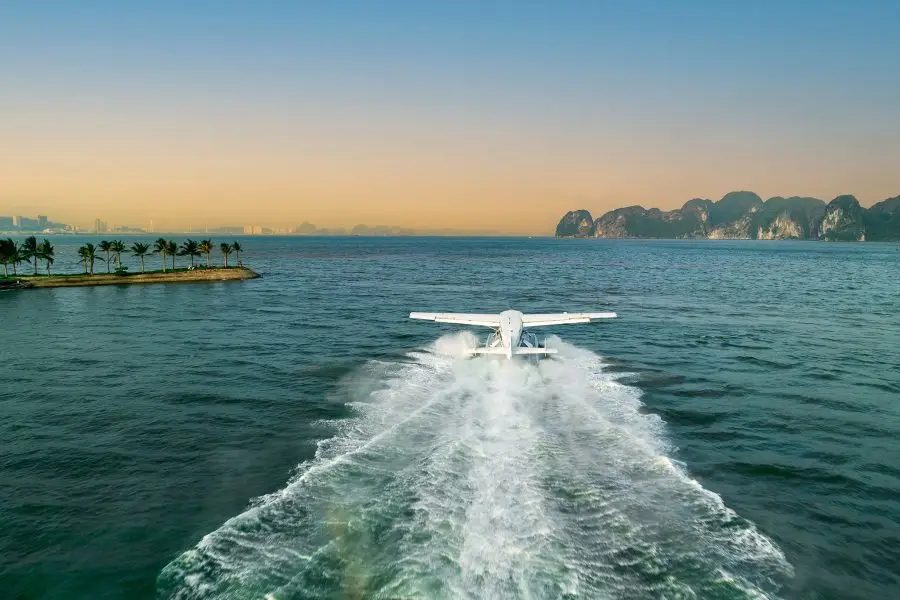 Tour Thủy Phi Cơ Quảng Ninh: Chiêm Ngưỡng Thắng Cảnh Từ Tầm Cao