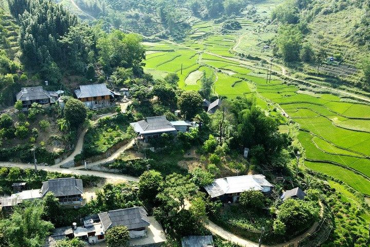 Tour Du Lịch Lũng Vân Hòa Bình 2 Ngày 1 Đêm: Chinh Phục Nóc Nhà Xứ Mường