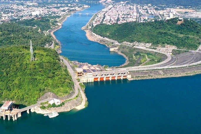 Circuit d’une journée à la centrale hydroélectrique de Hòa Bình – Une architecture grandiose