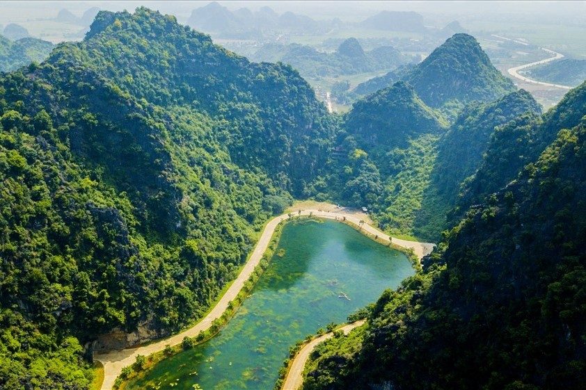 Circuit touristique à Ninh Bình 1 jour : Tuyệt Tình Cốc – Une beauté naturelle sauvage et grandiose