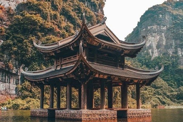 1 दिन का निन्ह बिन्ह टेट पर्यटन टूर: बाई दिन्ह – मुआ गुफा – त्रांग आन की वसंत यात्रा