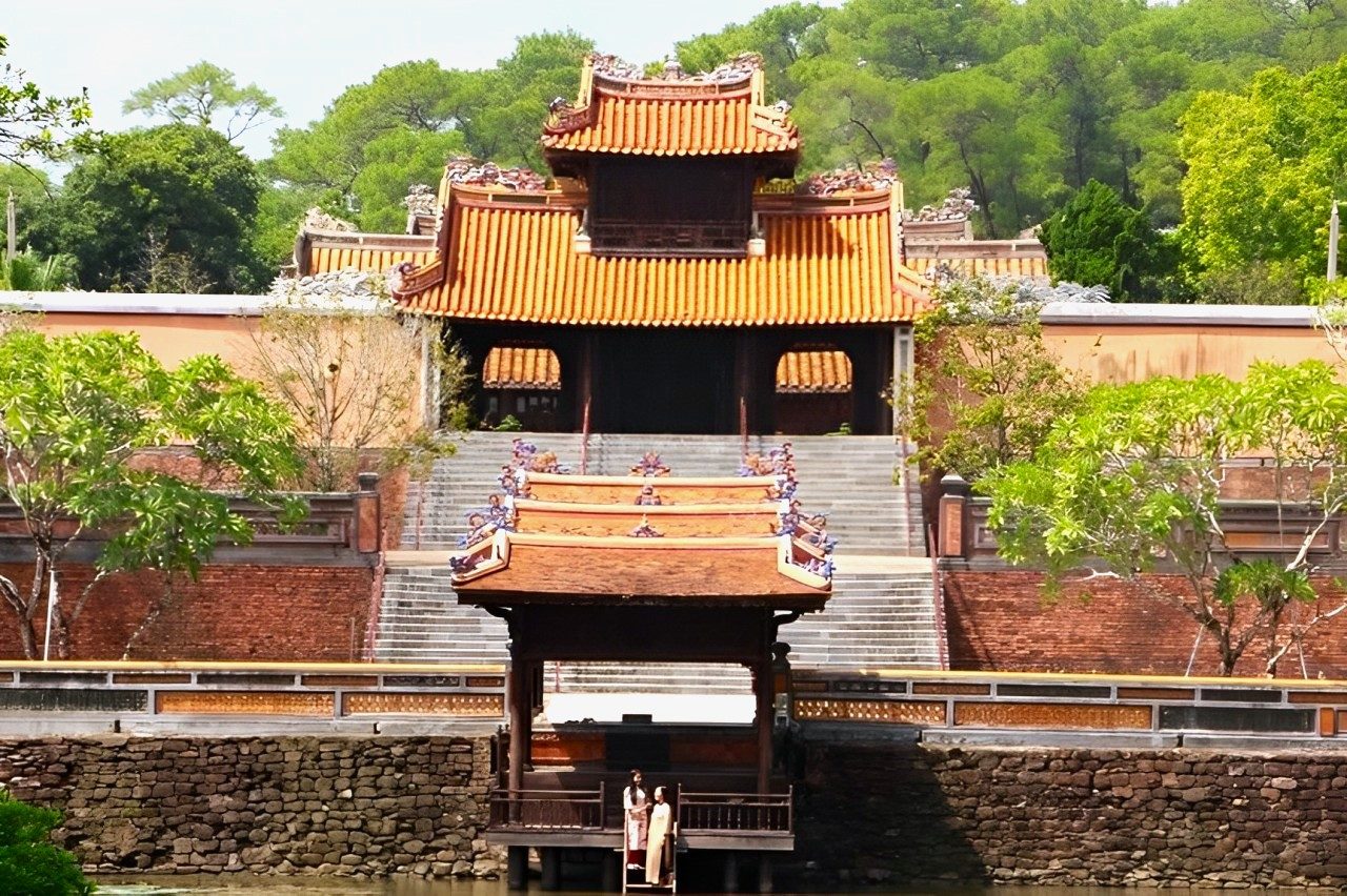 Hoi An – Hue 1-Day Tour: Imprints of the Imperial Heritage