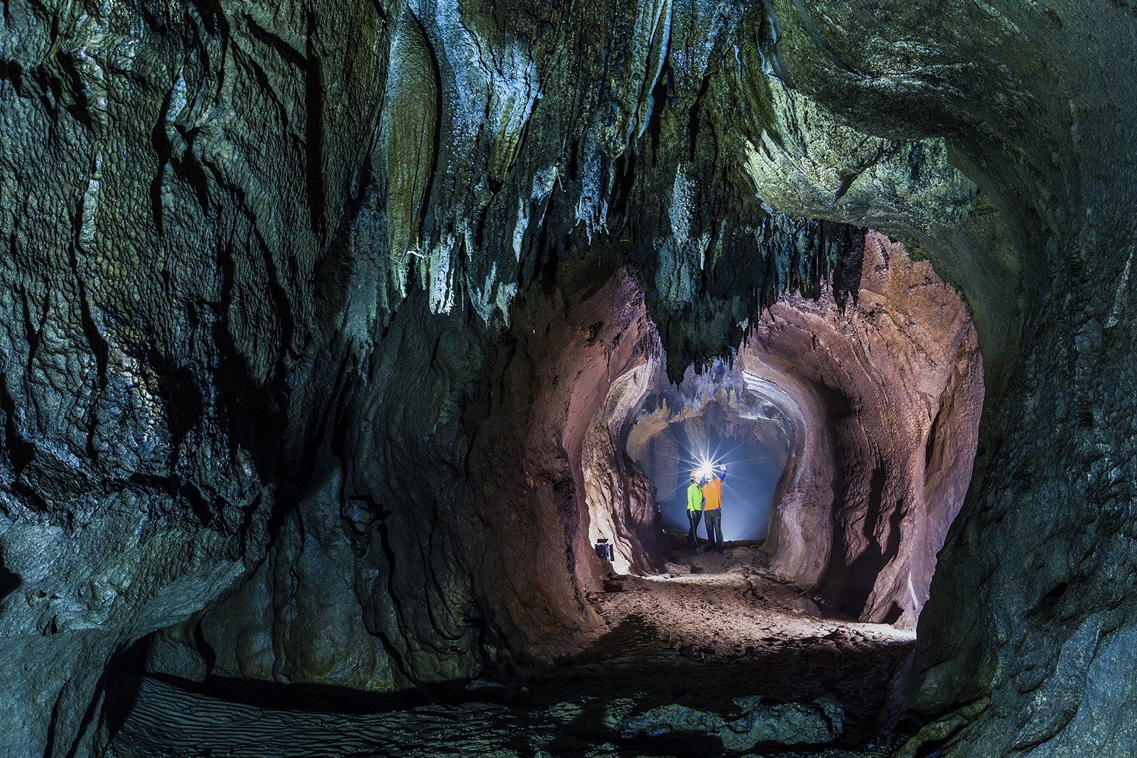 Tour Khám Phá Hang Động Quảng Bình: Hang Chà Lòi