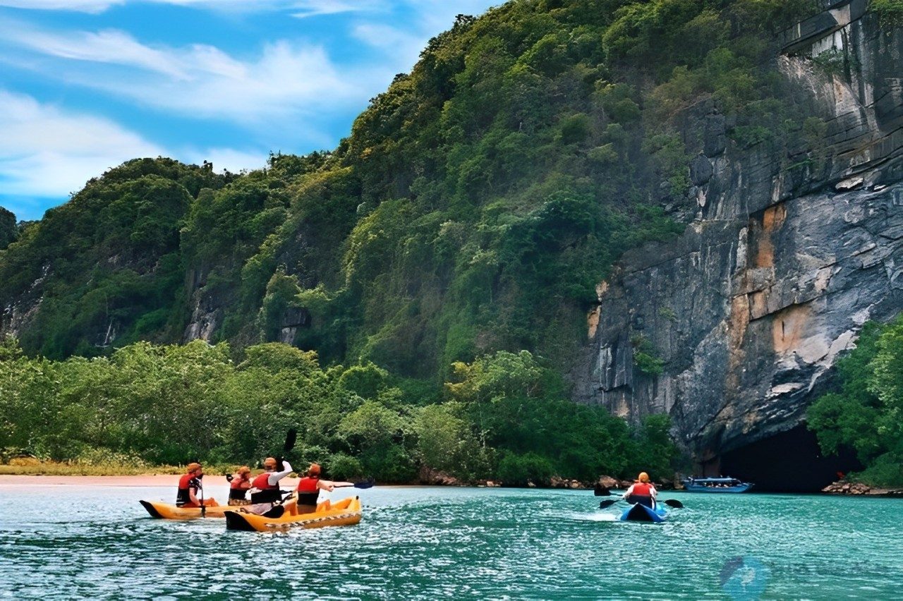 Tour Huế – Quảng Bình: Kỳ Nghỉ 4 Ngày 3 Đêm Đầy Kỳ Diệu