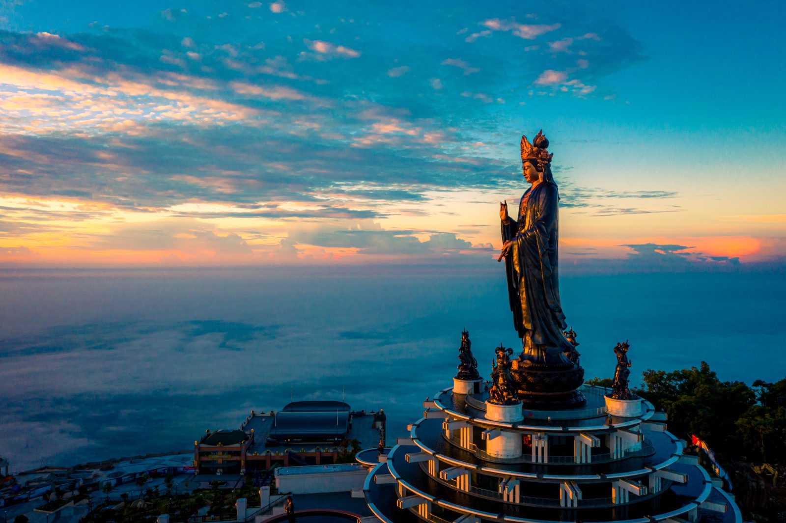 Tour Núi Bà Đen Tây Ninh 2 Ngày 1 Đêm: Khám Phá Vùng Đất Núi Thiêng Hùng Vĩ