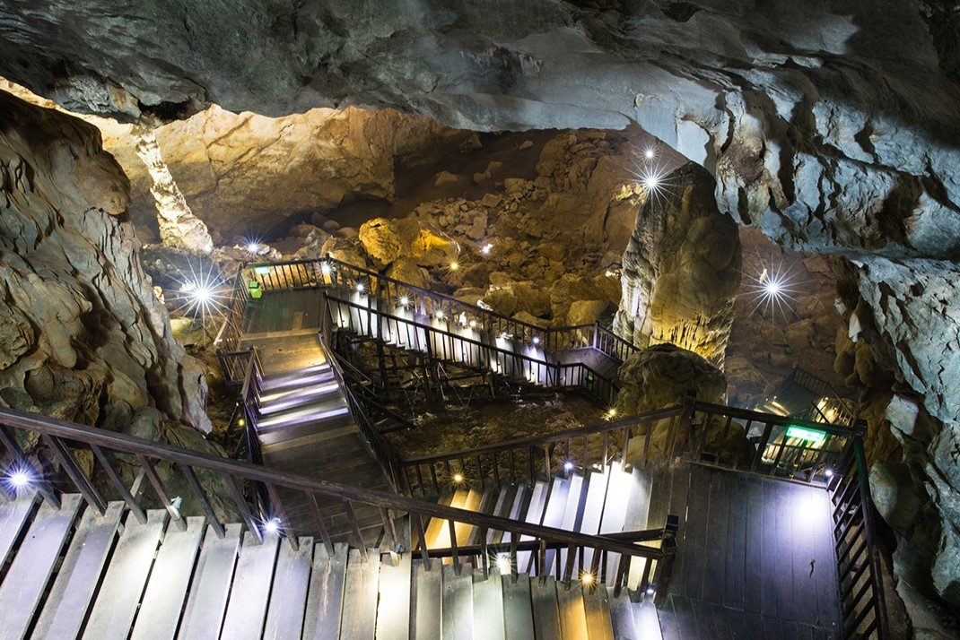 Tour Đà Nẵng – Quảng Bình 2 Ngày 1 Đêm: Kỳ Quan Thiên Nhiên Chờ Đón