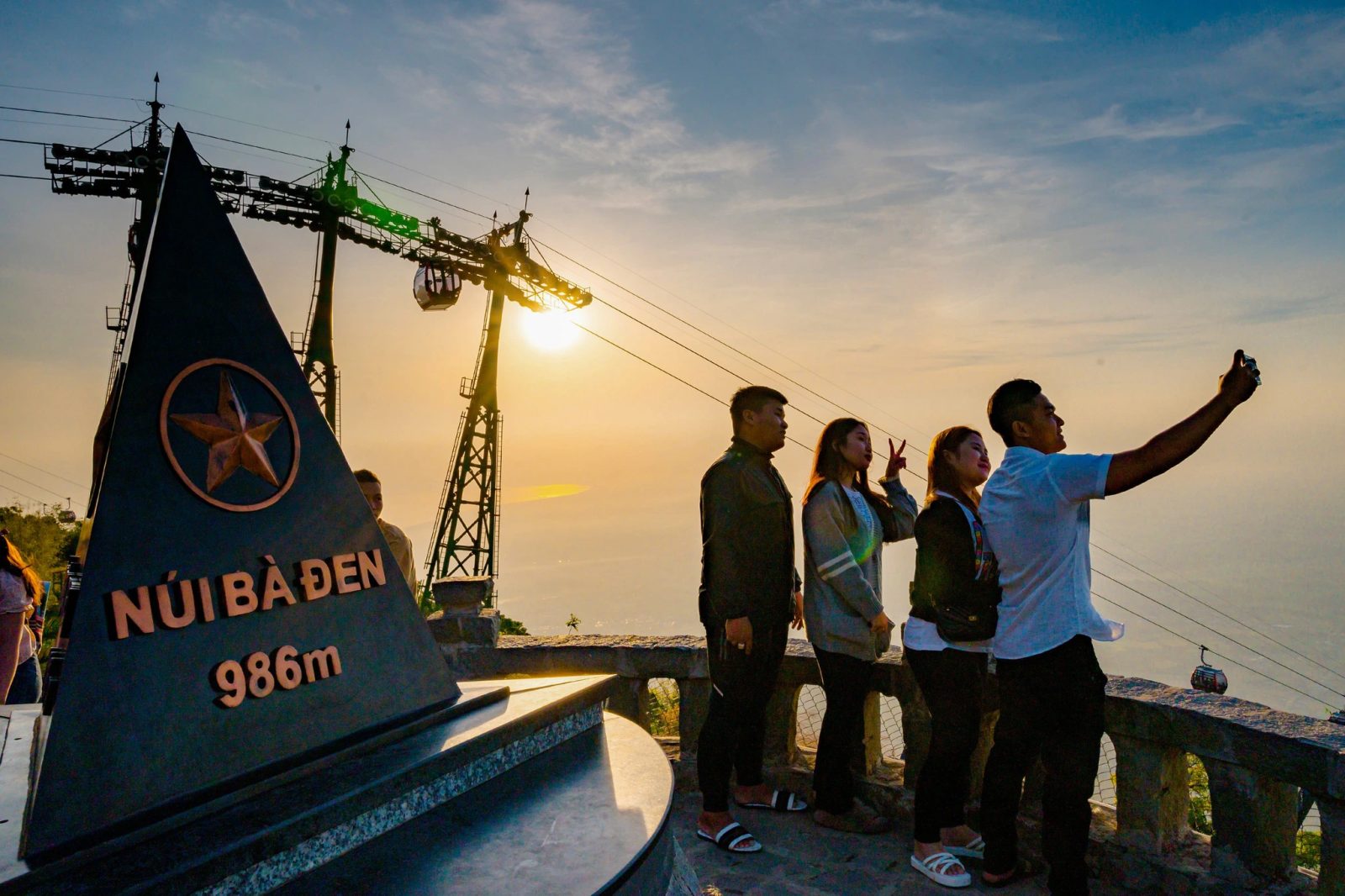 Tour Du Lịch Tây Ninh 2 Ngày 1 Đêm: Núi Bà Đen – Sun World Ba Den Mountain – Khách Sạn Meliá Vinpearl
