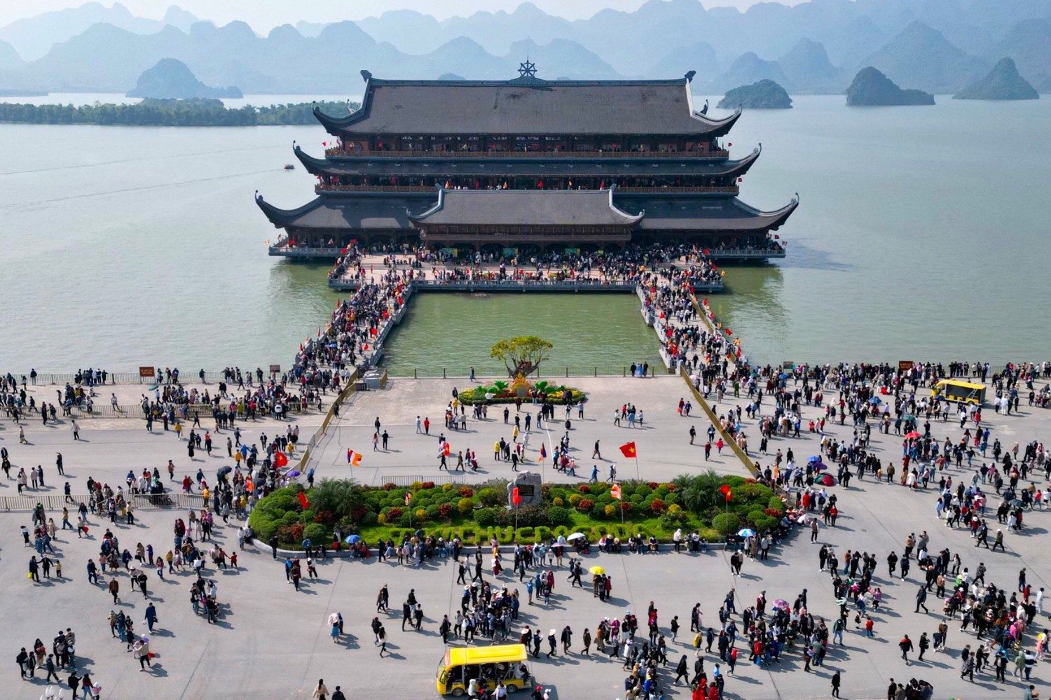 Tour Tam Chúc 1 Ngày: Cuối Tuần Thanh Tịnh Giữa Lòng Hà Nam