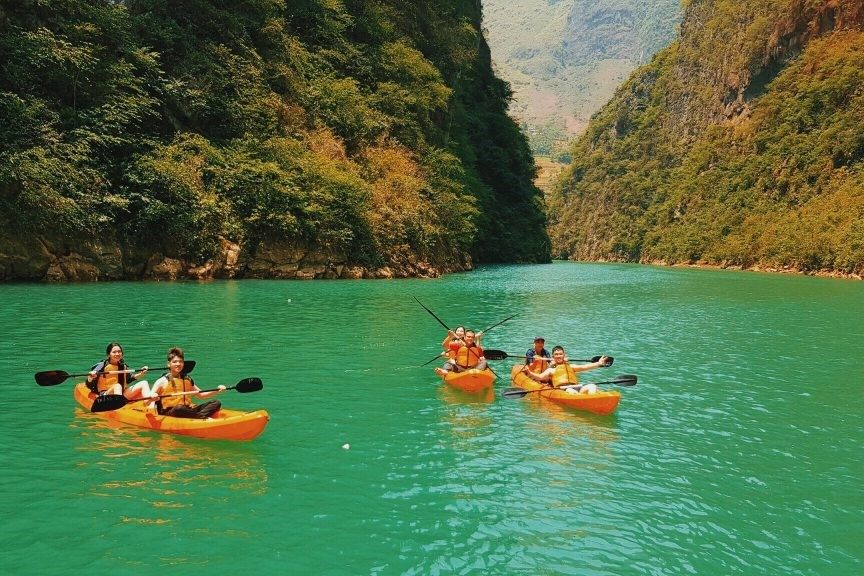 Lawatan Berkayak di Sungai Nho Quế & Trekking Tebing Batu Putih – Hà Giang 2 Hari 3 Malam