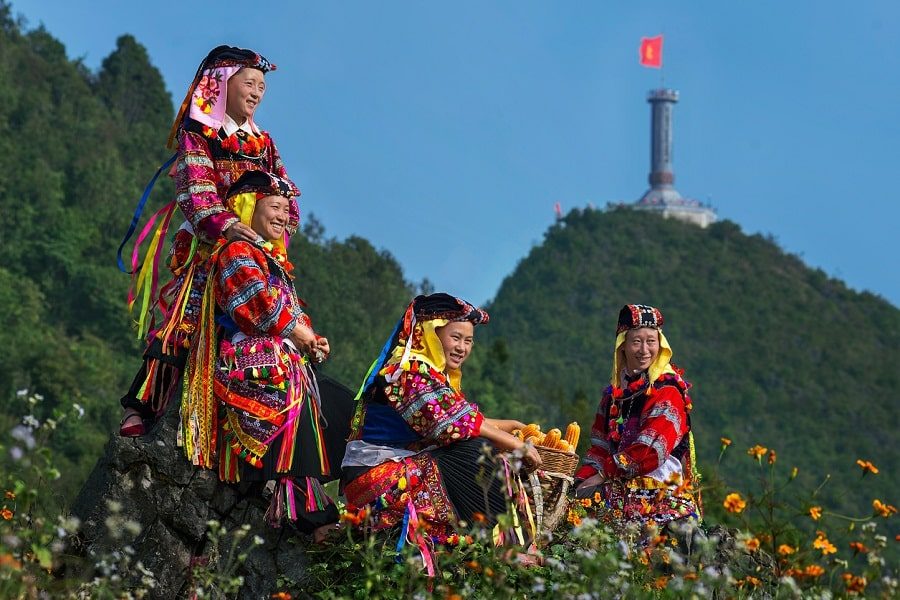 Tour Pelancongan Lũng Cú – Đồng Văn Hà Giang 3 Hari 2 Malam: Gemerlapan Musim Bunga Tam Giác Mạch