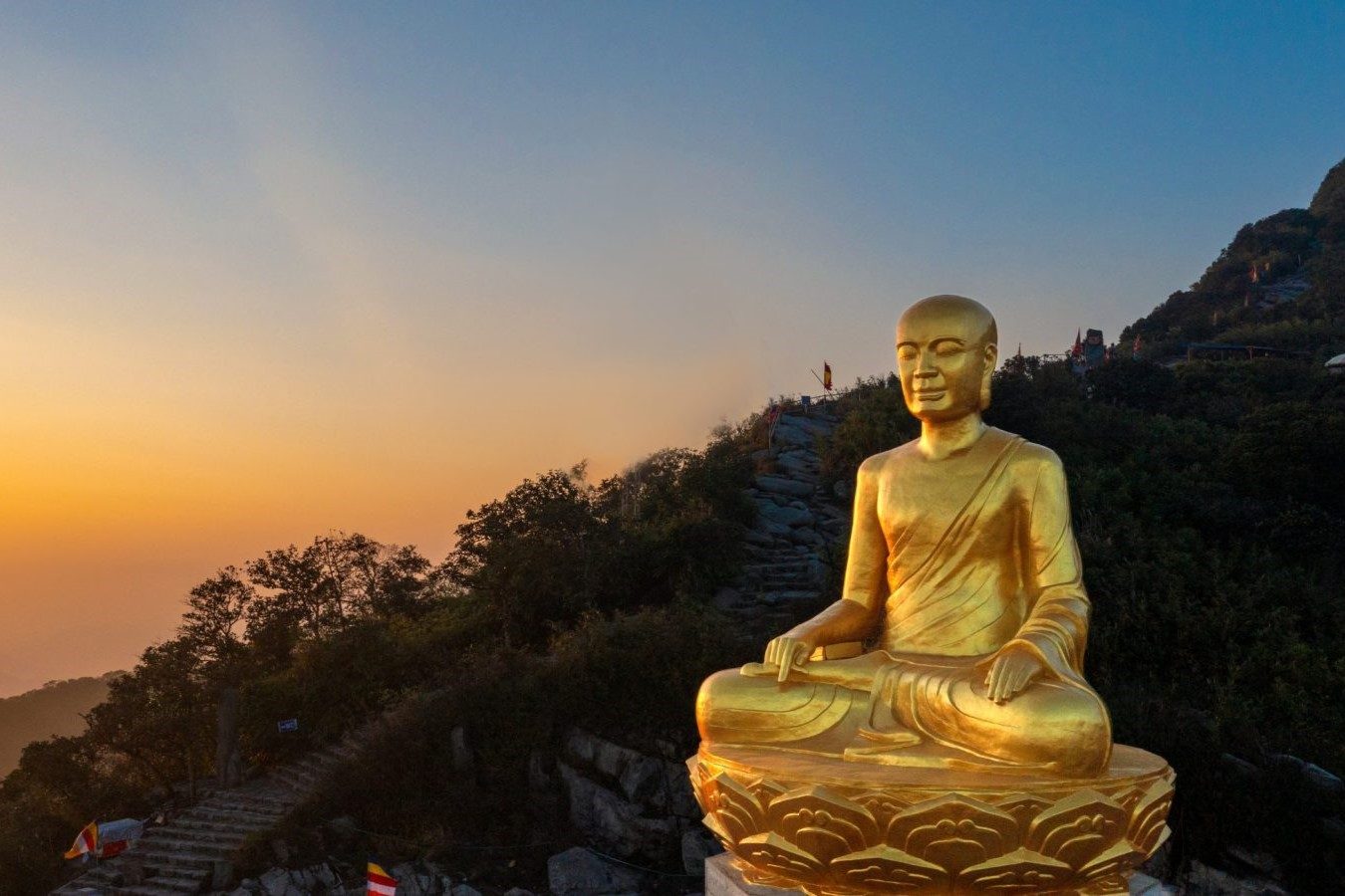 Tour Du Lịch Yên Tử – Chùa Ba Vàng 1 Ngày: Vùng Đất Tâm Linh Linh Thiêng