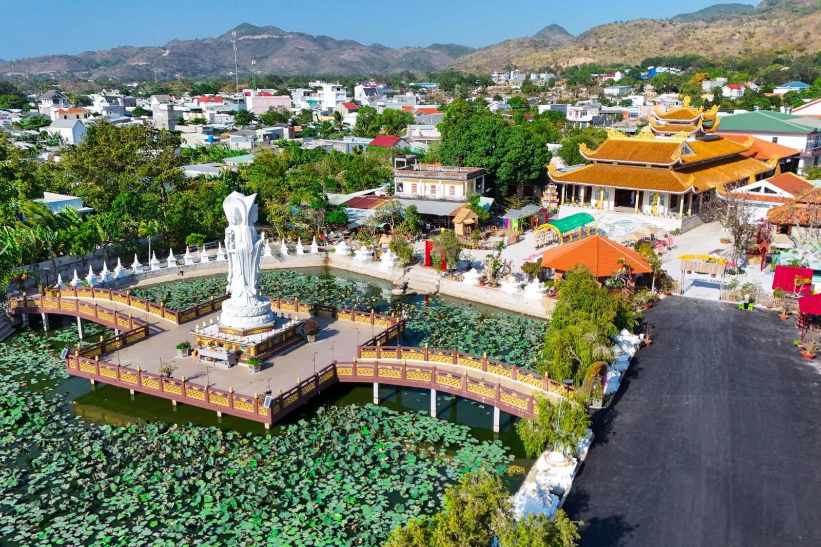 Tour Hành Hương Long An: Hành Trình Tâm Linh 10 Ngôi Chùa Linh Thiêng
