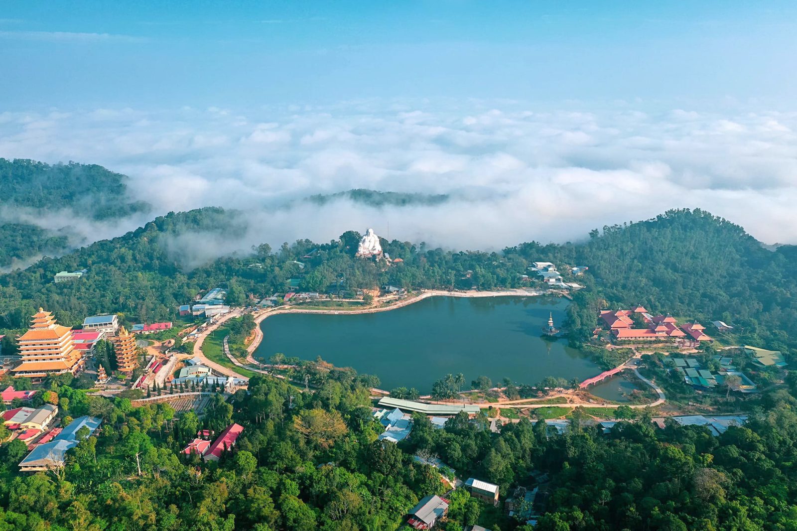 Tour Sài Gòn – An Giang 2N1Đ: Hành Trình Về Miền Đất Phật