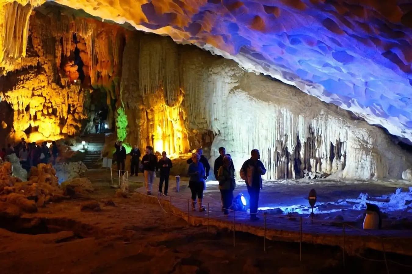 Tour Du Lịch Hạ Long 1 Ngày: Chiêm Ngưỡng Kỳ Quan Thiên Nhiên