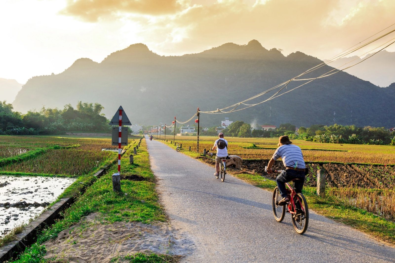 Tour Du Lịch Mai Châu 1 Ngày: Khởi Hành Hàng Ngày