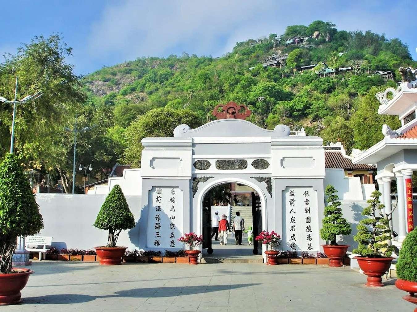 Tour Chùa Bà Châu Đốc: Hành Hương 1 Ngày 1 Đêm