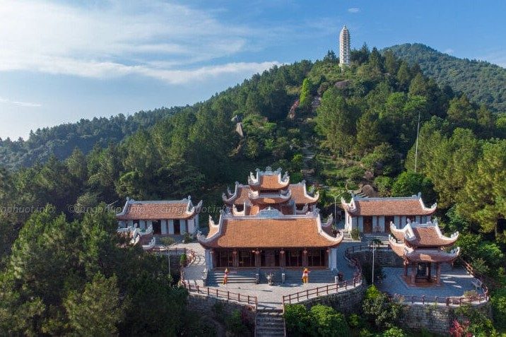 Tour Chùa Hương Tích Hà Tĩnh: Điểm Đến Tâm Linh Không Thể Bỏ Qua