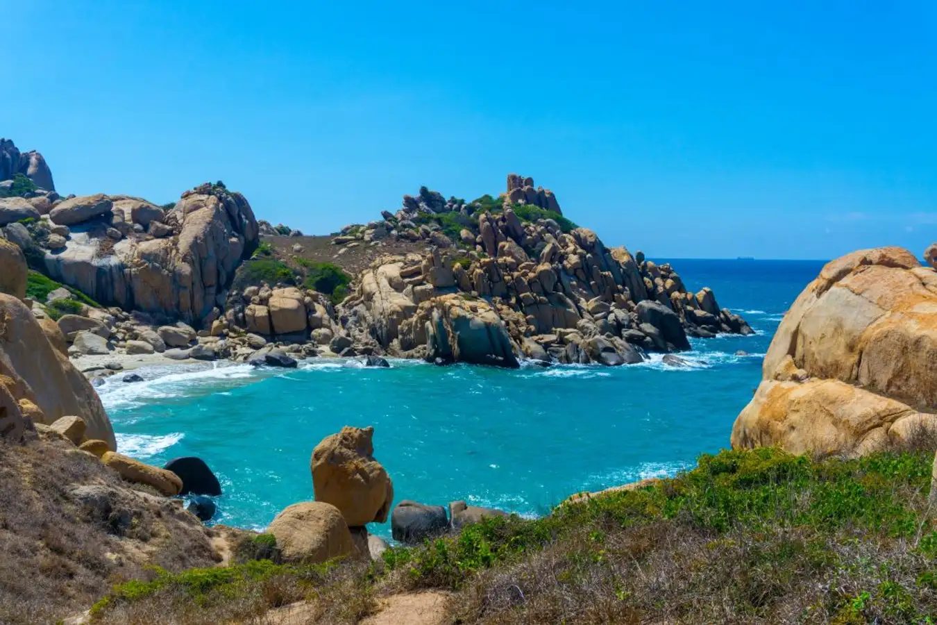 Tour Du Lịch Phan Thiết 2N2Đ: Lâu Đài Rượu Vang, Cù Lao Câu, Ngắm San Hô, Cổ Thạch