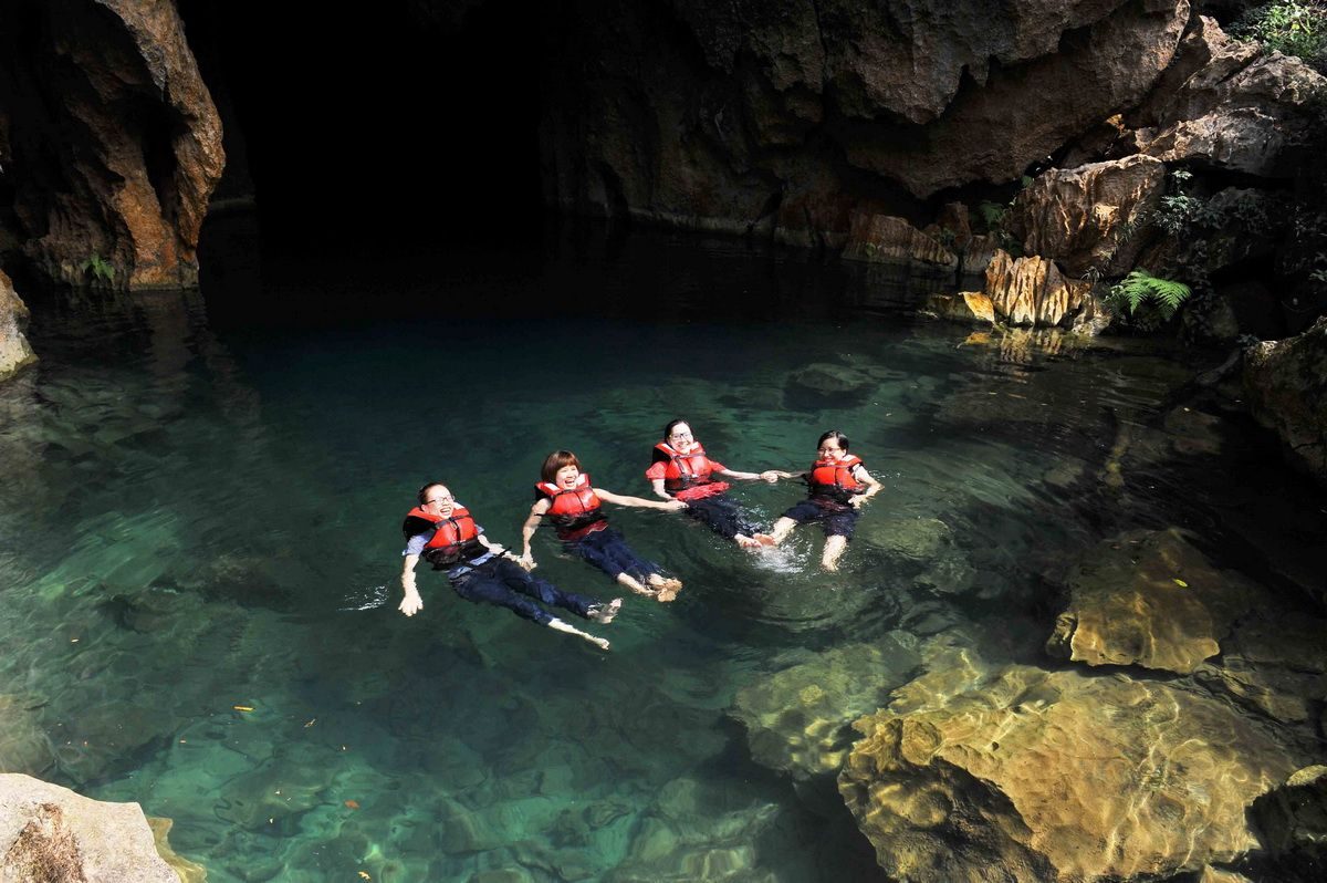 Tour Quảng Bình 3 Ngày 2 Đêm: Khám Phá Hang Động & Suối Moọc