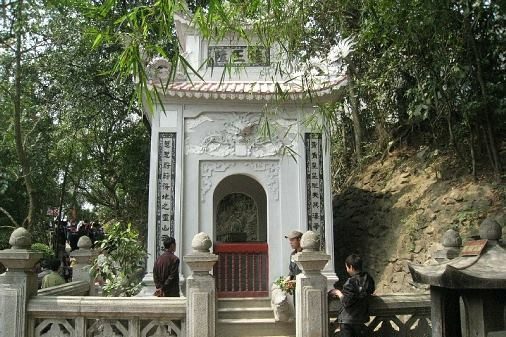 Circuit Retour au Temple des Rois Hùng : découverte de la terre ancestrale de Phú Thọ en 1 journée