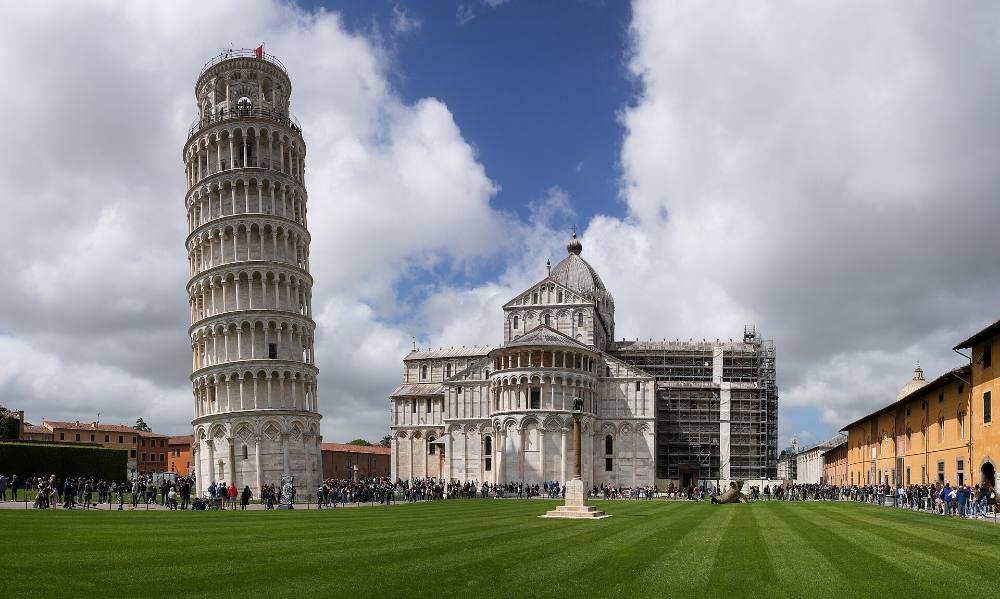 Pisa Free Walking Tour – Leaning Tower, Square of Miracles & Riverside Old Town