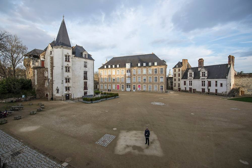 Nantes Free Walking Tour – Ducal Castle, Passage Pommeraye & the Machines Island