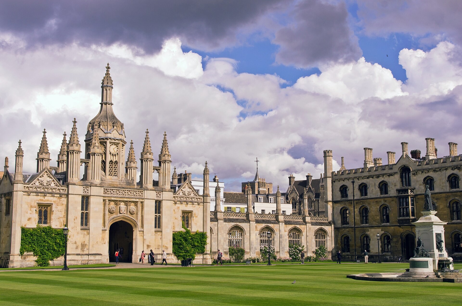 Cambridge Free Walking Tour – Historic Colleges, The Backs & Scientific Genius