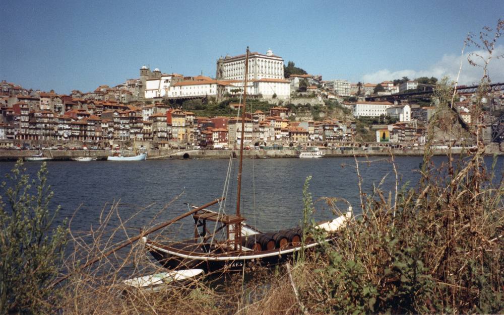 Porto Free Walking Tour – Ribeira Riverfront, Port Wine & Azulejo Tiles
