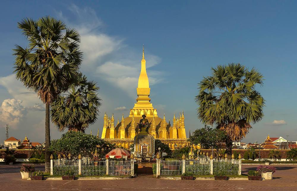 Visite à pied gratuite de Vientiane – Grand stupa doré, temples au bord du fleuve et Laos décontracté