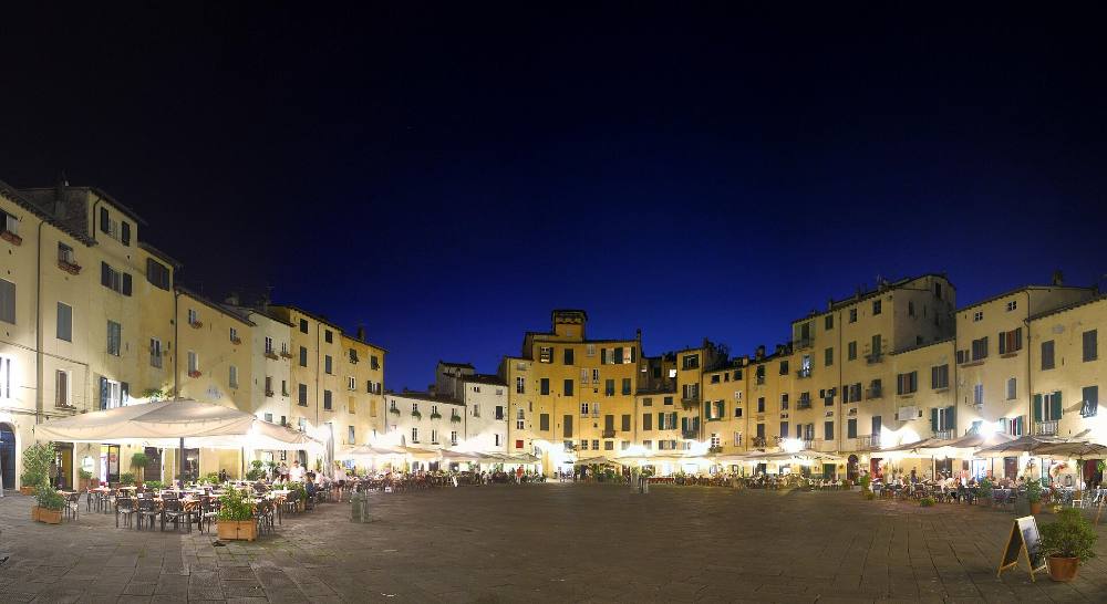 Lucca Free Walking Tour – Renaissance Walls, Amphitheatre Square & Tuscan Charm